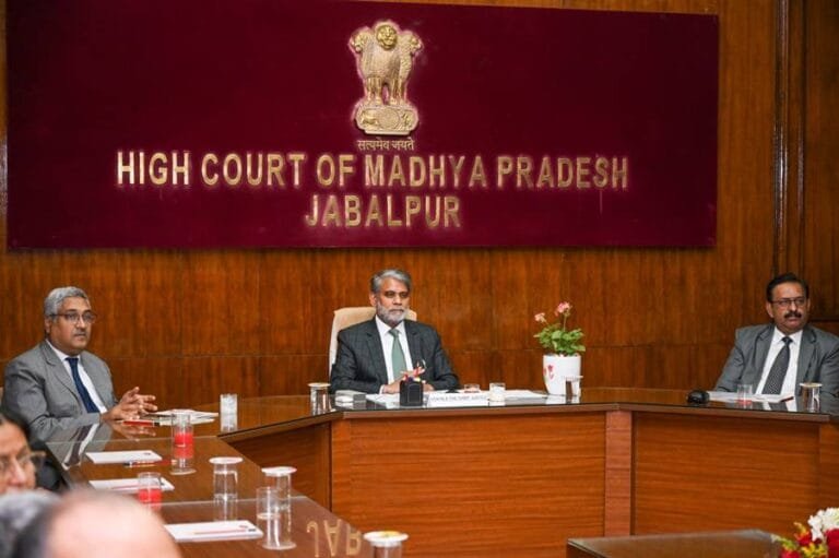 MP High Court Class IV Bharti 2025: 78 padon par bharti ka sunahra mauka, abhi karein online aavedan!