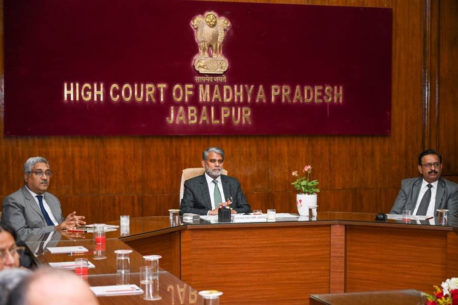 MP High Court Class IV Bharti 2025: 78 padon par bharti ka sunahra mauka, abhi karein online aavedan!