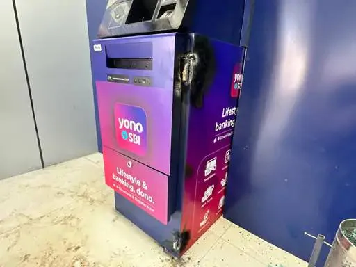 ATM theft attempt failed in Nawalgarh: Tried to hide identity by spray painting on camera, crooks fled as soon as police arrived