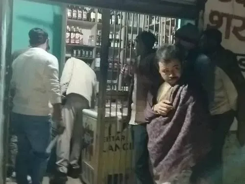 Firing at a liquor store in Pilani: Miscreants left a ransom note demanding 1 lakh rupees and threatened to kill the businessman.