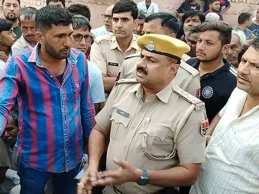 Tragic accident in the village: A young woman walking on the roadside was crushed by a speeding Thar, her condition is critical.