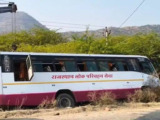 Road accident near Sikar creates panic: Jaipur-Jhunjhunu passenger bus falls into a deep gorge
