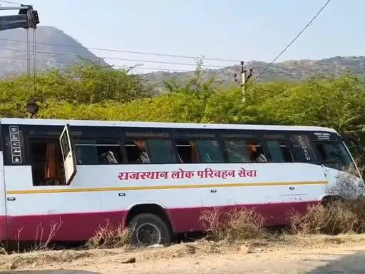 Road accident near Sikar creates panic: Jaipur-Jhunjhunu passenger bus falls into a deep gorge
