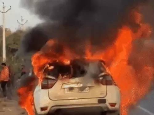 Major accident averted in Pilani: Massive fire breaks out in a moving car