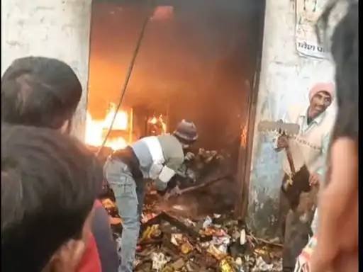 A massive fire broke out in Shyampura early in the morning, burning down a grocery store.