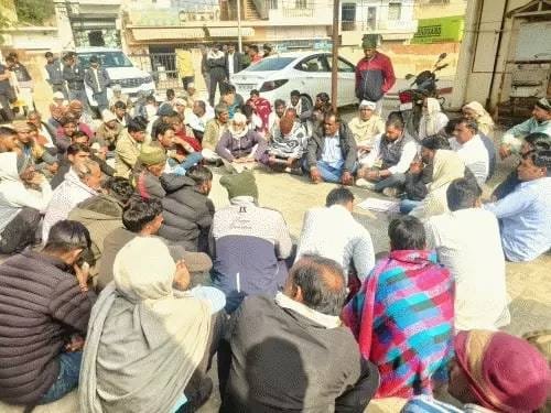 Tragic roadside accident: Woman injured by iron angle dies