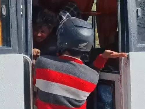 Mob justice on a moving bus: Young man beaten by driver, conductor and passengers