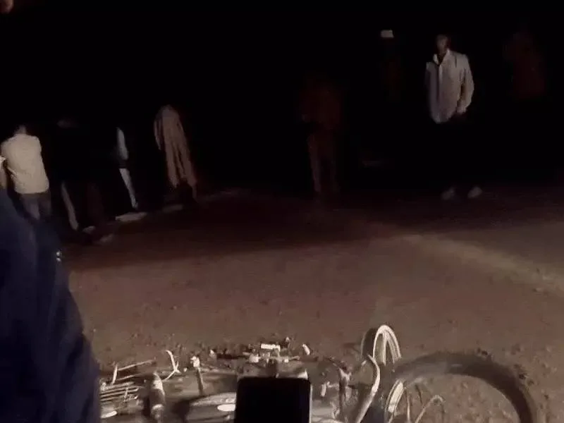 Tragic accident in rural area: High speed pickup went out of control and went off the road, young man riding a bike died.