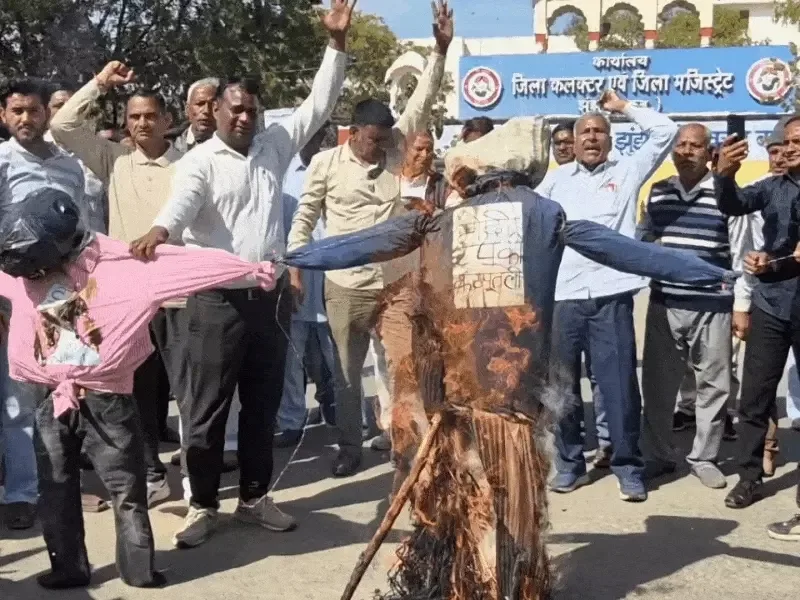 Jhunjhunu farmers protest: Trump's effigy burnt in protest against foreign trade policies